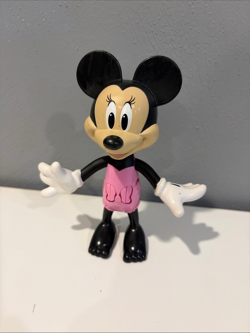 Minnie Mouse with push button arms and head figurine